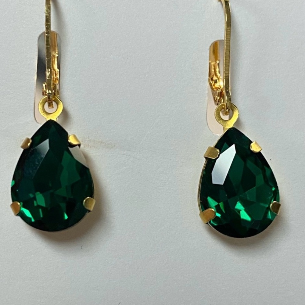 Gorgeous holiday green dark earrings